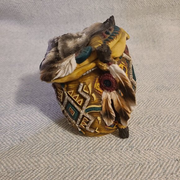 1998 Hamilton Collection's “Pride of the Pack” Native American wolf keepsake box - Picture 2 of 10